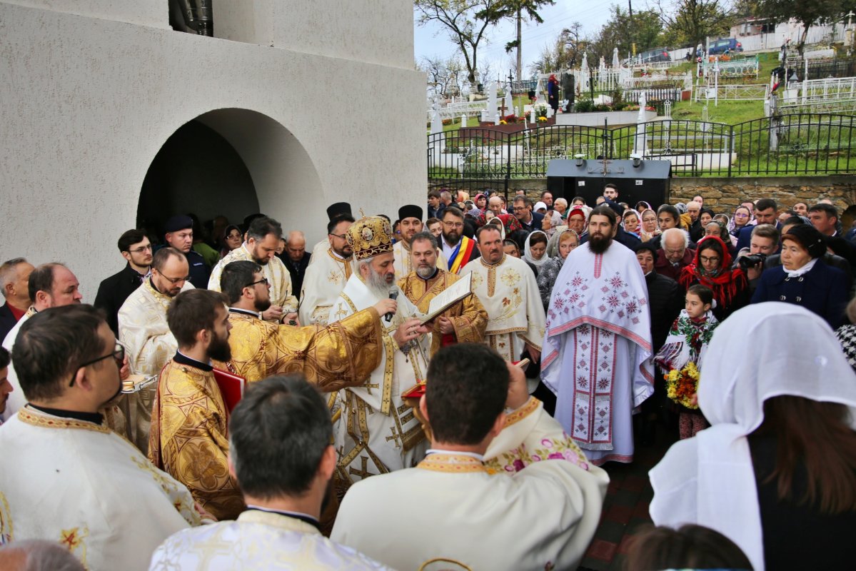 Biserica din Todirești, sfințită de Mitropolitul Moldovei și Bucovinei 230958