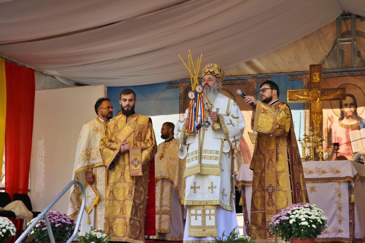 Biserica din Todirești, sfințită de Mitropolitul Moldovei și Bucovinei 230960