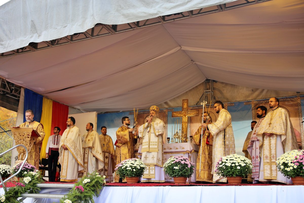 Biserica din Todirești, sfințită de Mitropolitul Moldovei și Bucovinei 230961