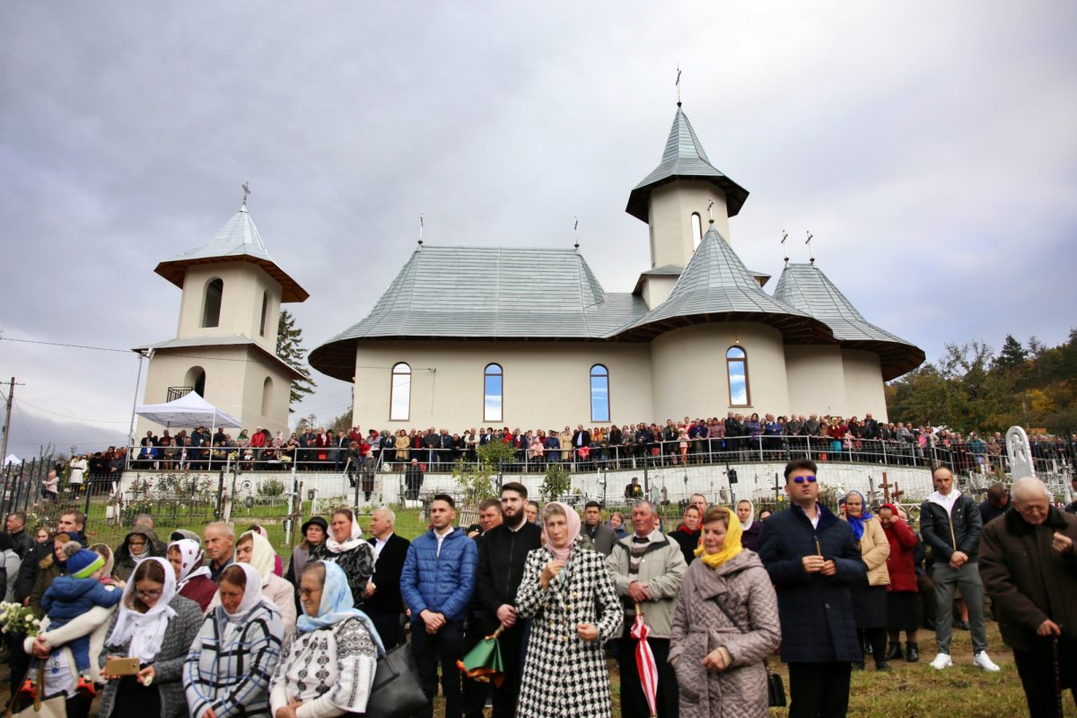Biserica din Todirești, sfințită de Mitropolitul Moldovei și Bucovinei 230962