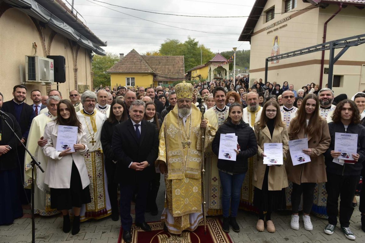 Liturghie arhierească la Biserica „Sfinții Petru și Pavel” din Mediaș 230992