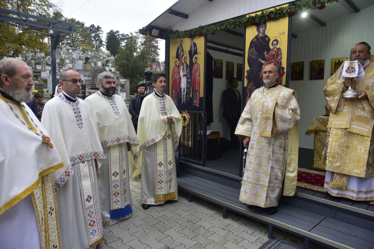 Liturghie arhierească la Biserica „Sfinții Petru și Pavel” din Mediaș 230995