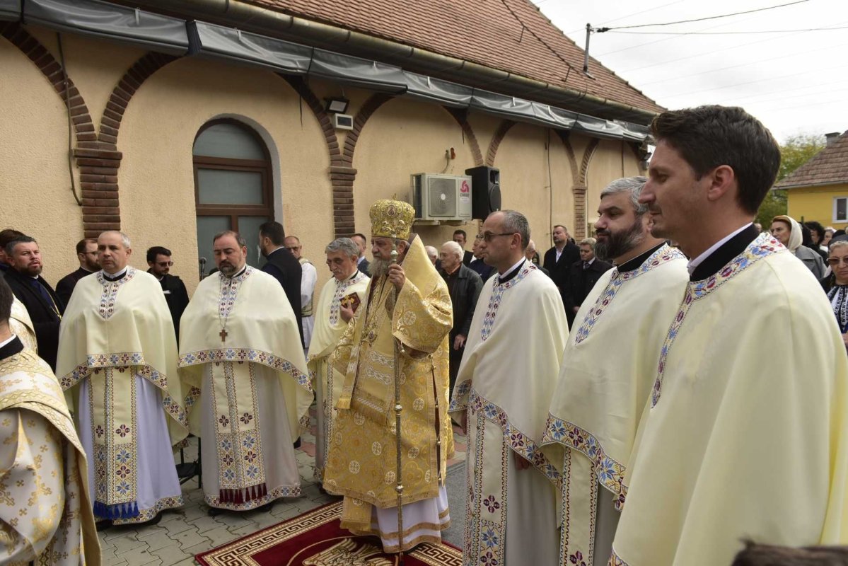 Liturghie arhierească la Biserica „Sfinții Petru și Pavel” din Mediaș 230996