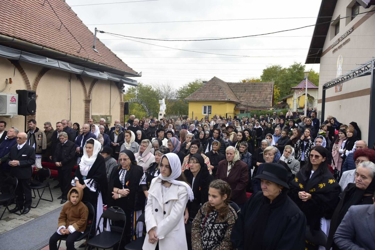 Liturghie arhierească la Biserica „Sfinții Petru și Pavel” din Mediaș 230997