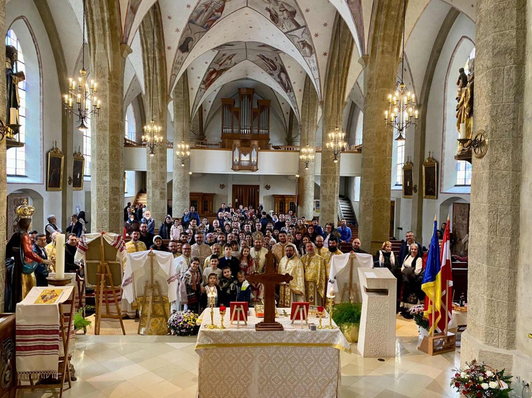 Parohia „Sfinţii Mărturisitori Ardeleni” din Kufstein și‑a sărbătorit întâiul hram 230984