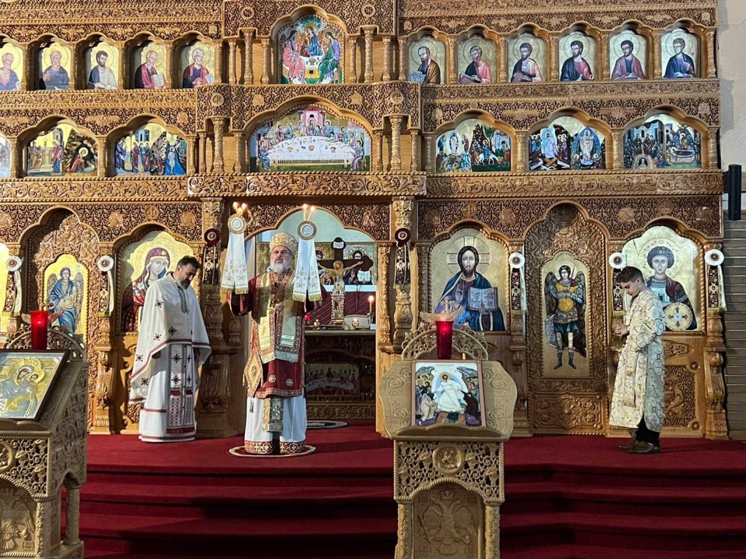 Priveghere de noapte la Catedrala Episcopală „Sfântul Mare Mucenic Gheorghe” din Saint‑Hubert, Canada 230970