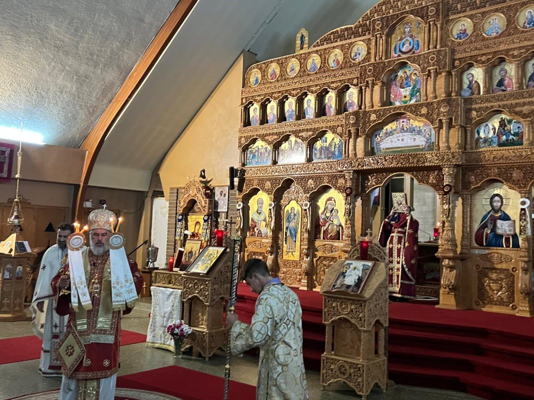 Priveghere de noapte la Catedrala Episcopală „Sfântul Mare Mucenic Gheorghe” din Saint‑Hubert, Canada 230973