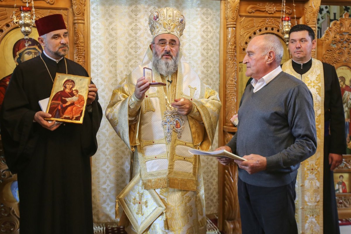 Sfințirea picturii bisericii parohiei vrâncene Trotușanu 231037