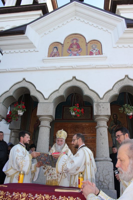 Veșmântul harului pentru un lăcaș din județul Dolj 231034