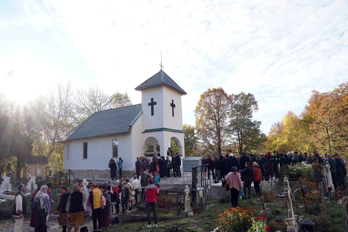 Episcopul ortodox român din Ungaria la o parohie argeșeană 231357