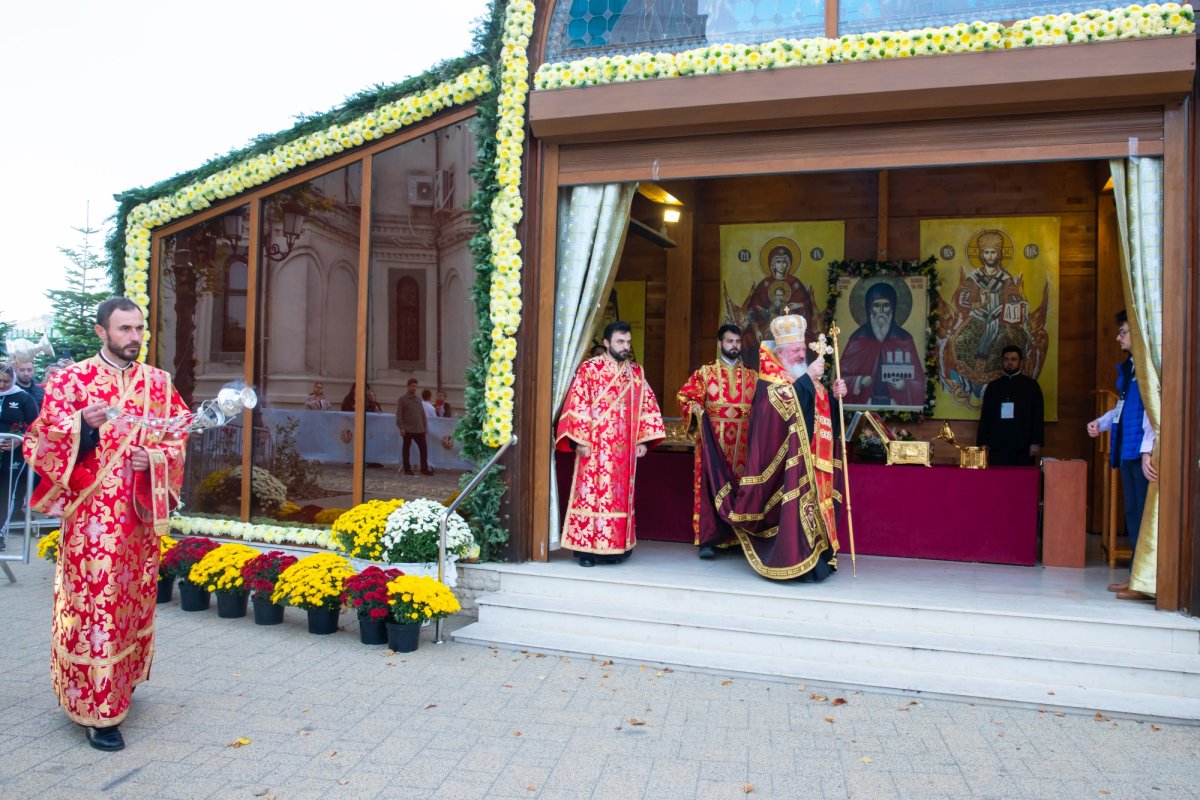 Laudă de seară adusă Mucenicului Dimitrie pe Colina Patriarhiei 231456