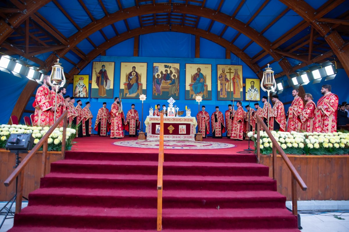 Laudă de seară adusă Mucenicului Dimitrie pe Colina Patriarhiei 231464