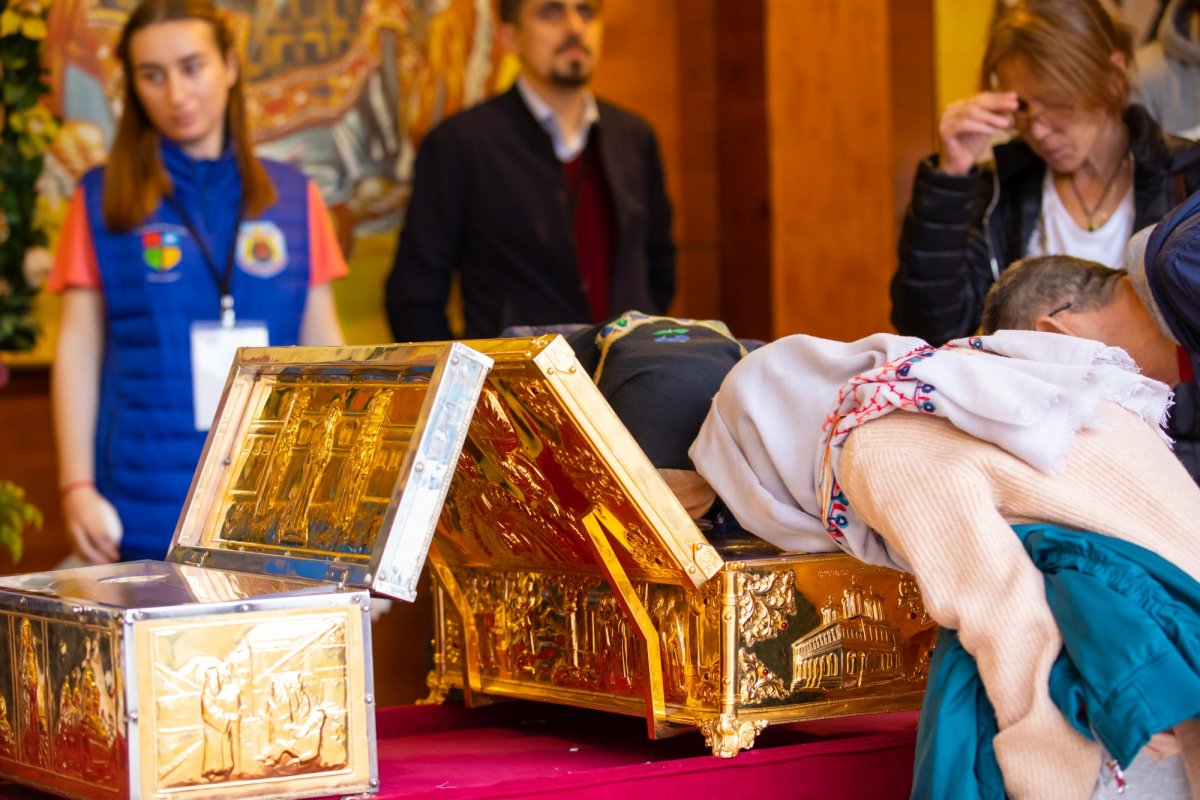 Laudă de seară adusă Mucenicului Dimitrie pe Colina Patriarhiei 231476