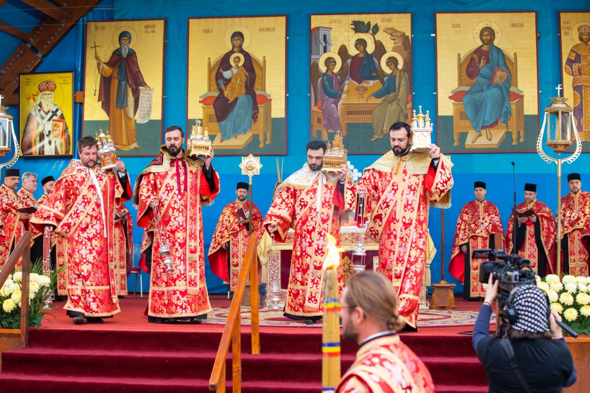 Laudă de seară adusă Mucenicului Dimitrie pe Colina Patriarhiei 231483