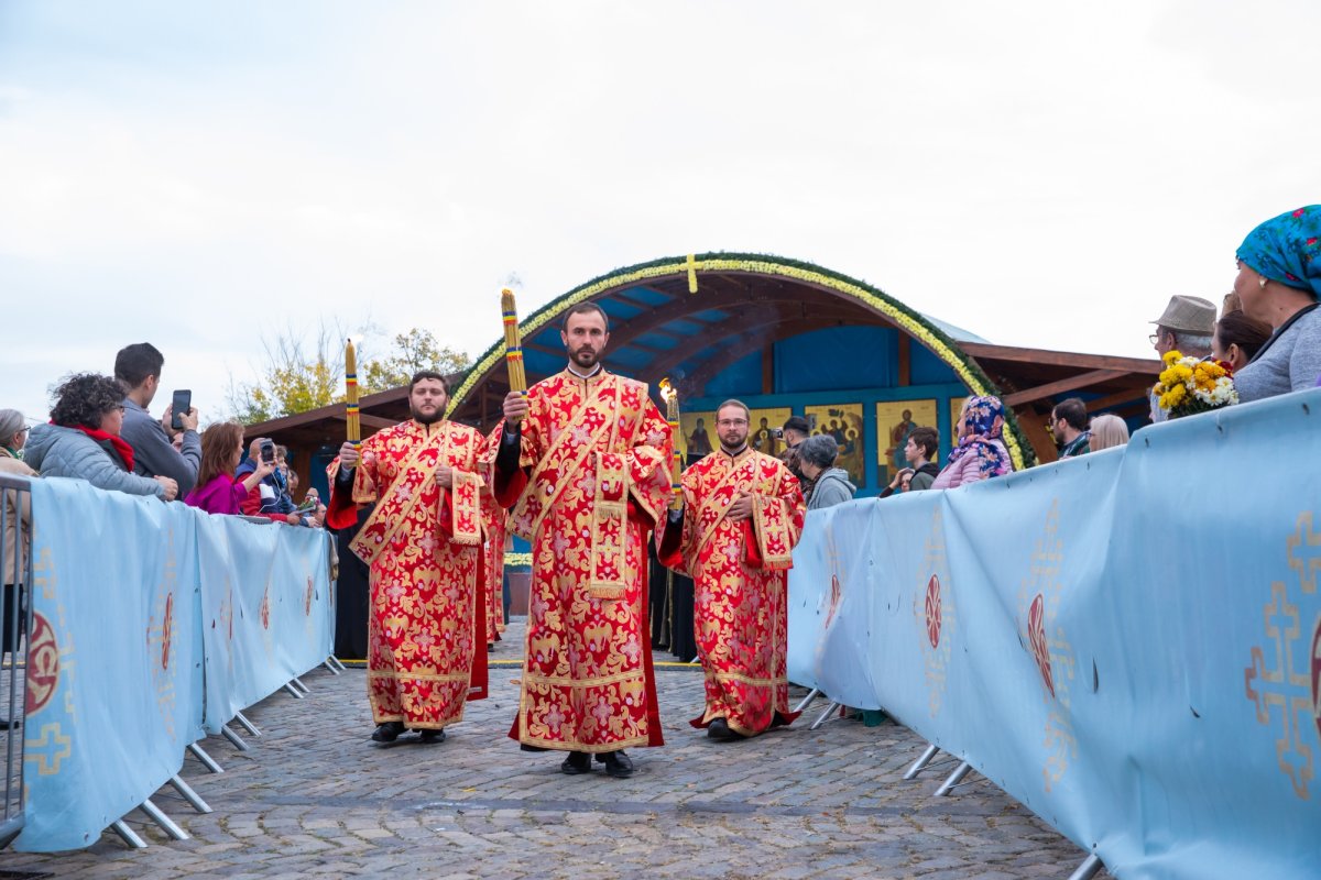 Laudă de seară adusă Mucenicului Dimitrie pe Colina Patriarhiei 231485
