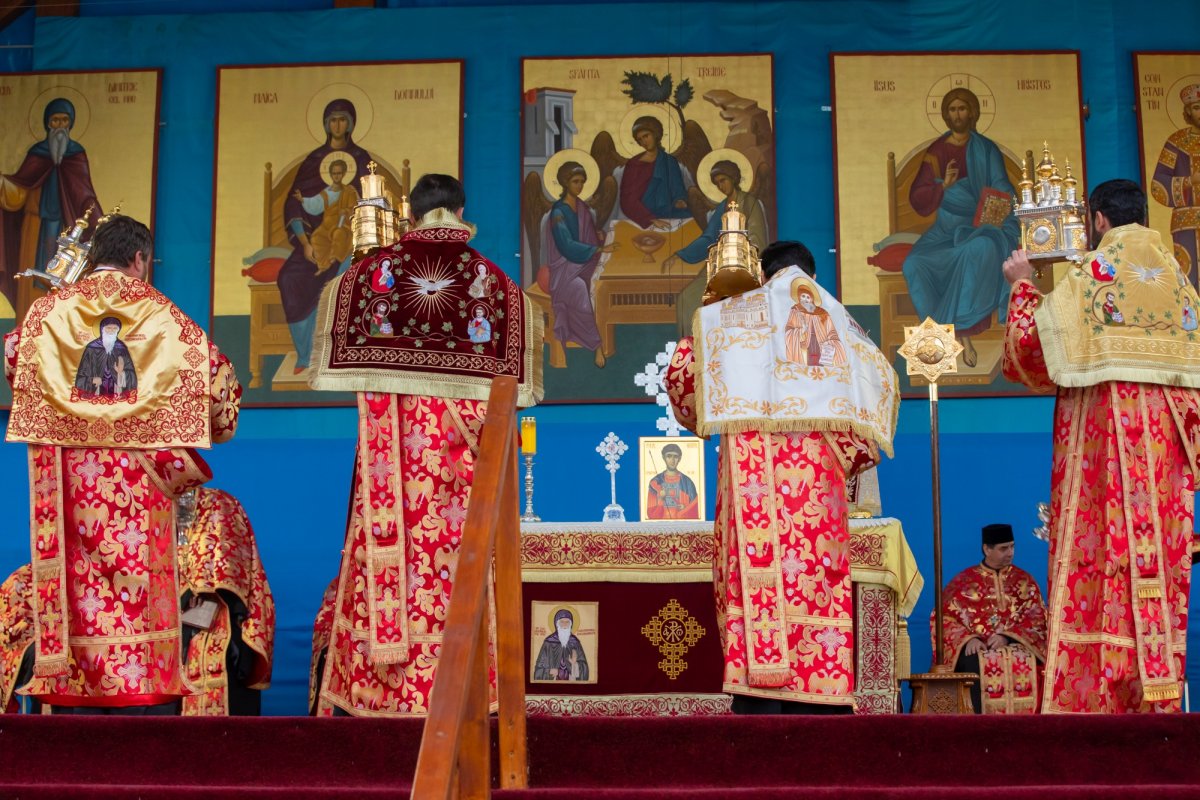 Laudă de seară adusă Mucenicului Dimitrie pe Colina Patriarhiei 231489