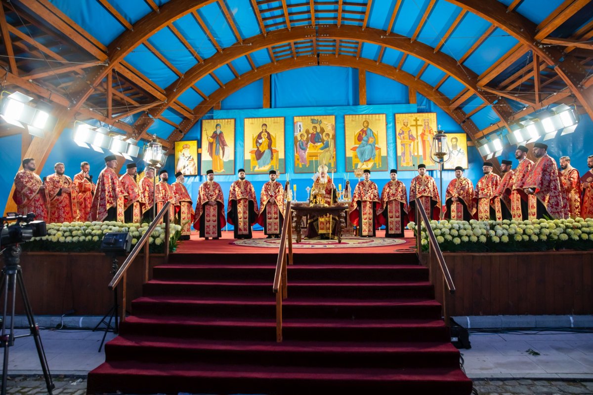 Laudă de seară adusă Mucenicului Dimitrie pe Colina Patriarhiei 231498