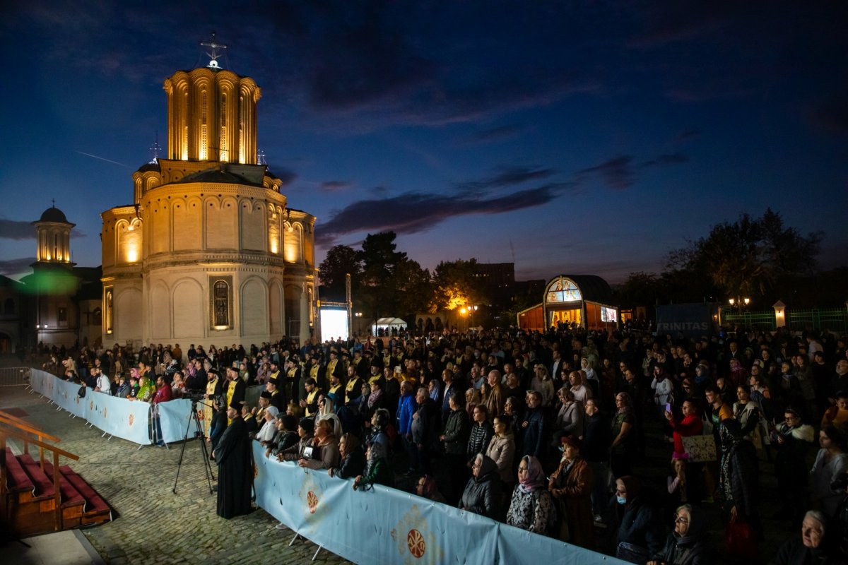 Laudă de seară adusă Mucenicului Dimitrie pe Colina Patriarhiei 231516