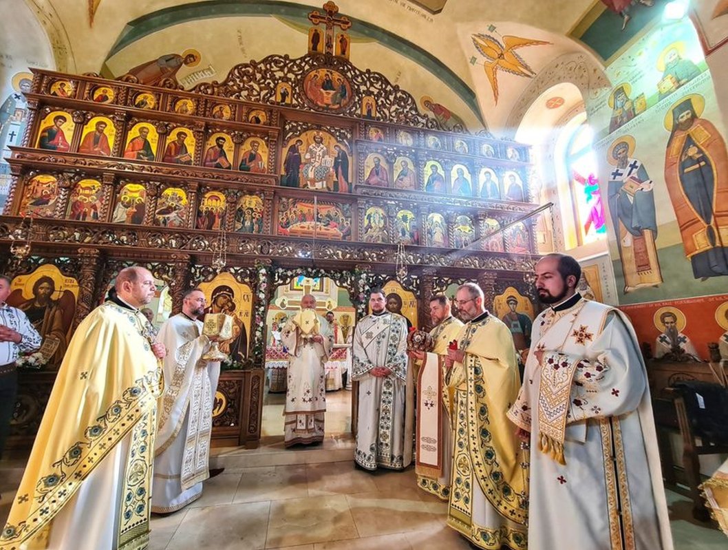 Hramul Parohiei „Sfântul Dumitru” din localitatea clujeană Florești 231799