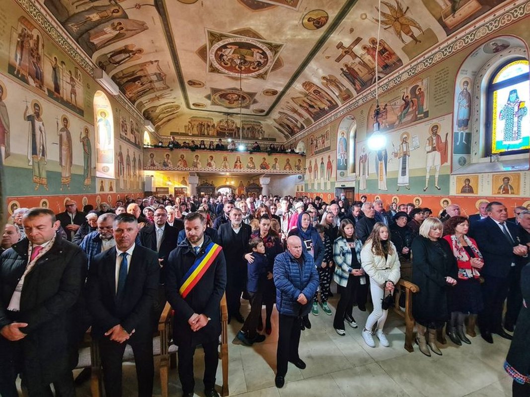 Hramul Parohiei „Sfântul Dumitru” din localitatea clujeană Florești 231800