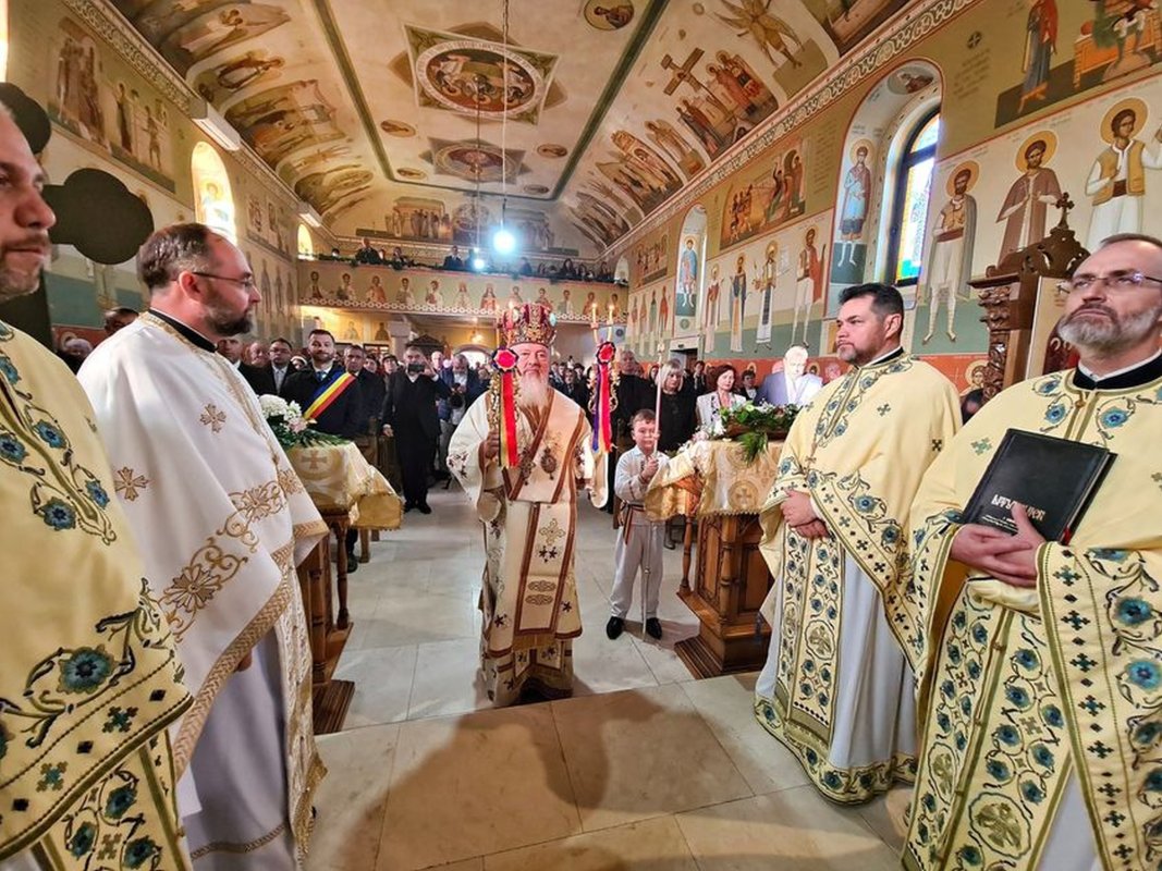 Hramul Parohiei „Sfântul Dumitru” din localitatea clujeană Florești 231801