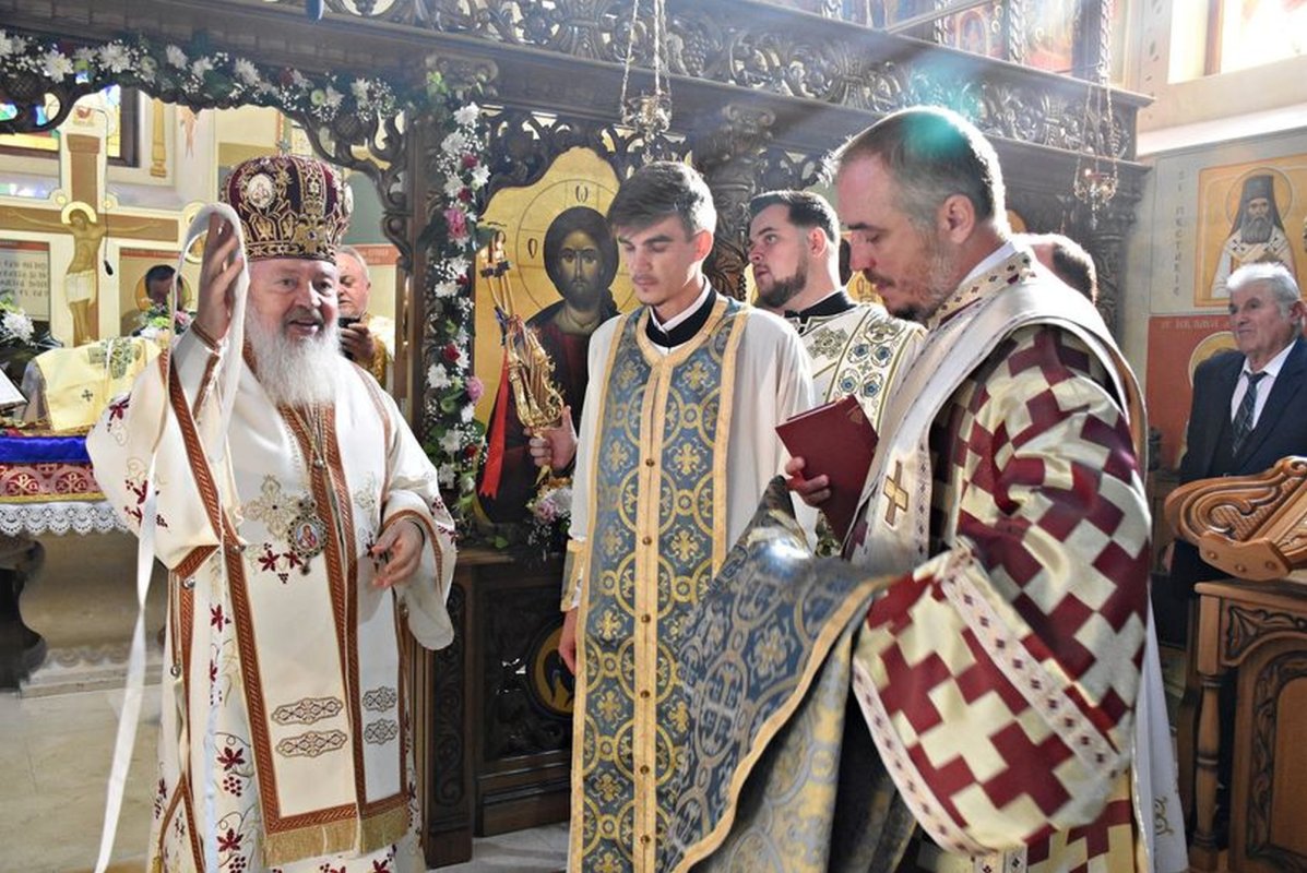 Hramul Parohiei „Sfântul Dumitru” din localitatea clujeană Florești 231803