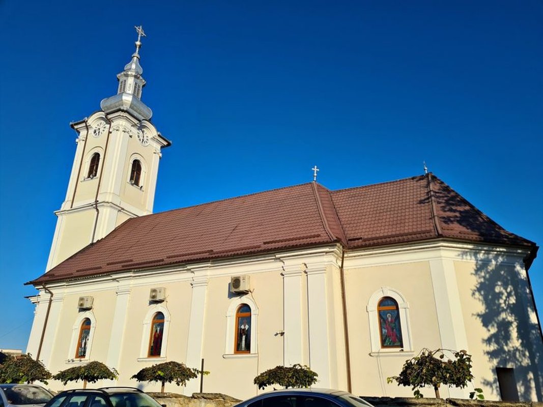 Hramul Parohiei „Sfântul Dumitru” din localitatea clujeană Florești 231804