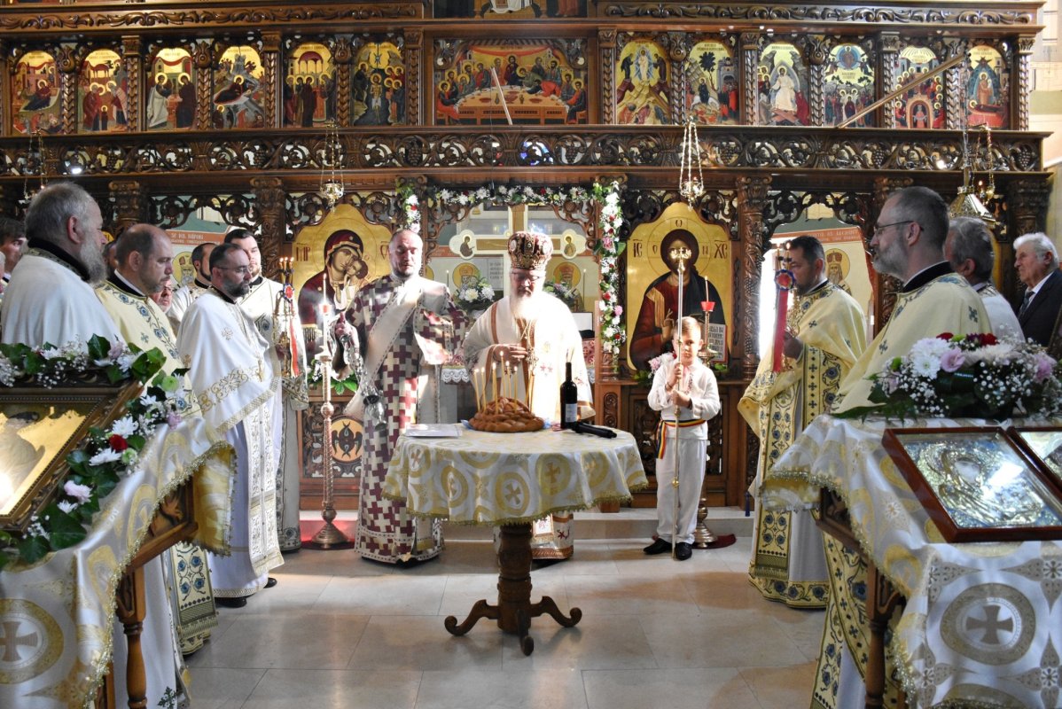 Hramul Parohiei „Sfântul Dumitru” din localitatea clujeană Florești 231805