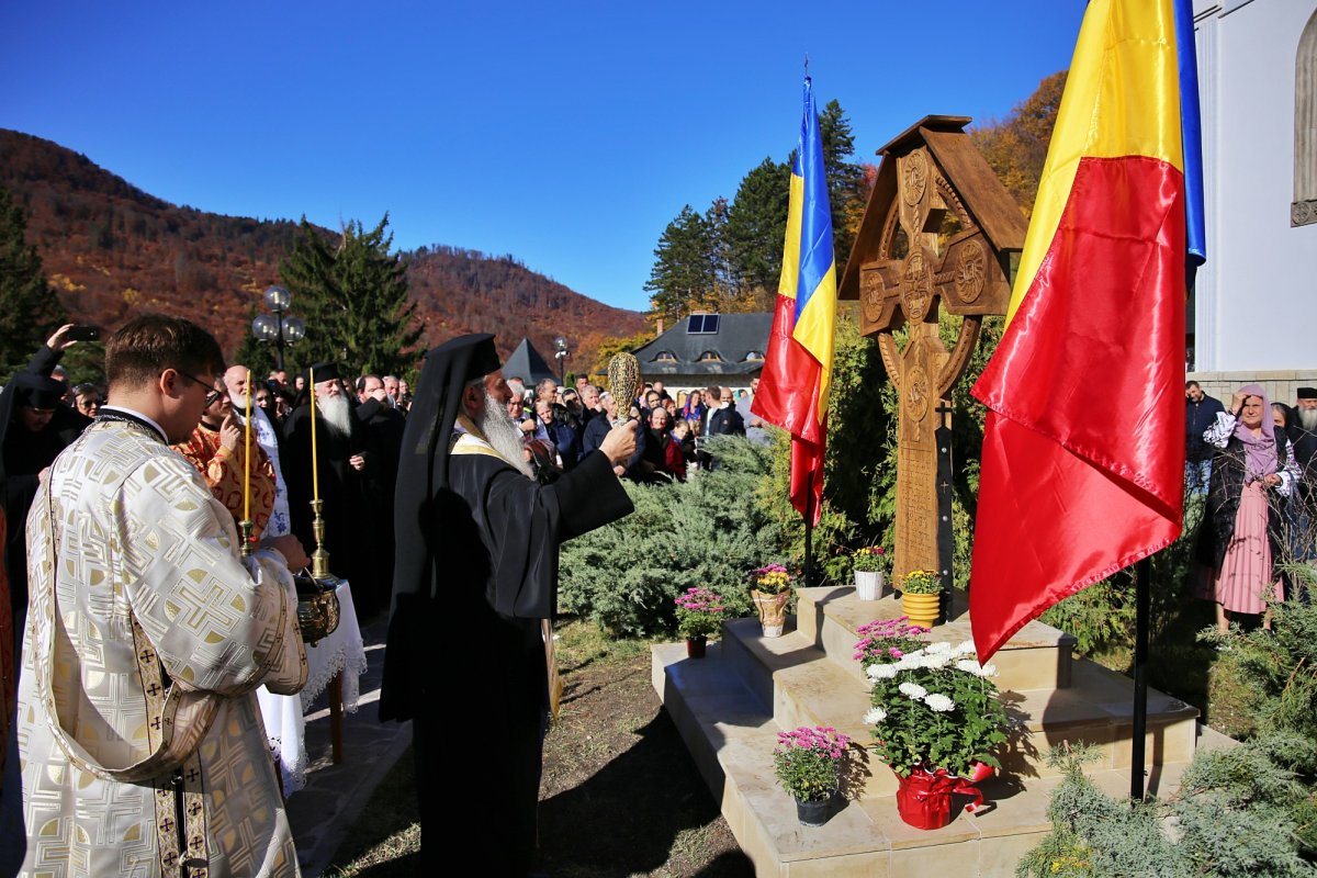 Sărbătoarea Sfântului Mucenic Dimitrie la Mănăstirea Pângărați 231793