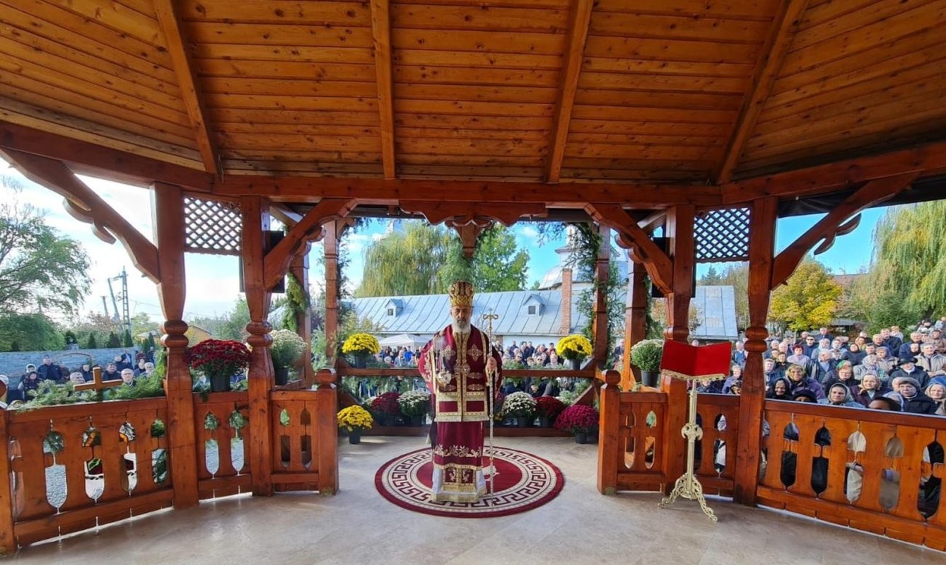 Slujire arhierească la hramul Mănăstirii Dumbrava, judeţul Alba 231797