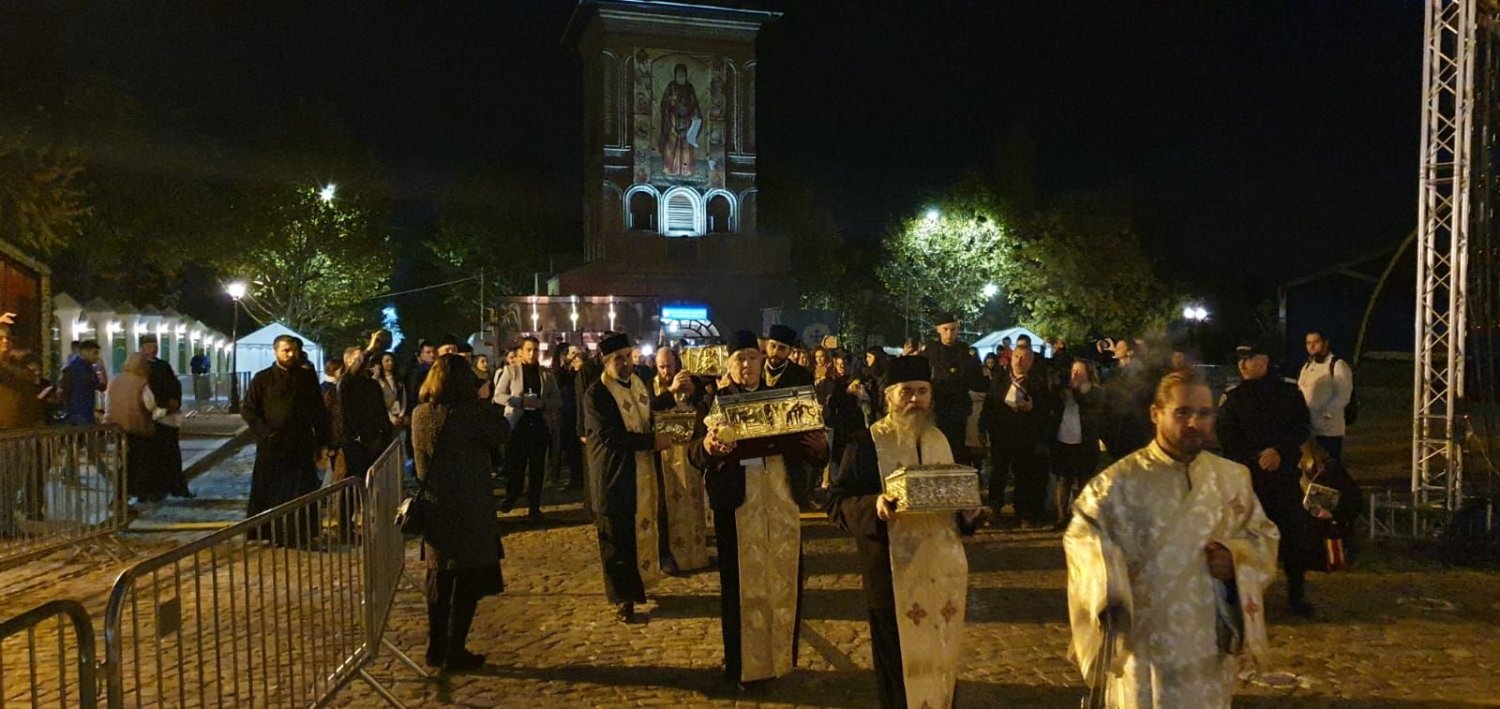 Moaștele sfinților ocrotitori au fost readuse în Catedrala Patriarhală  232184