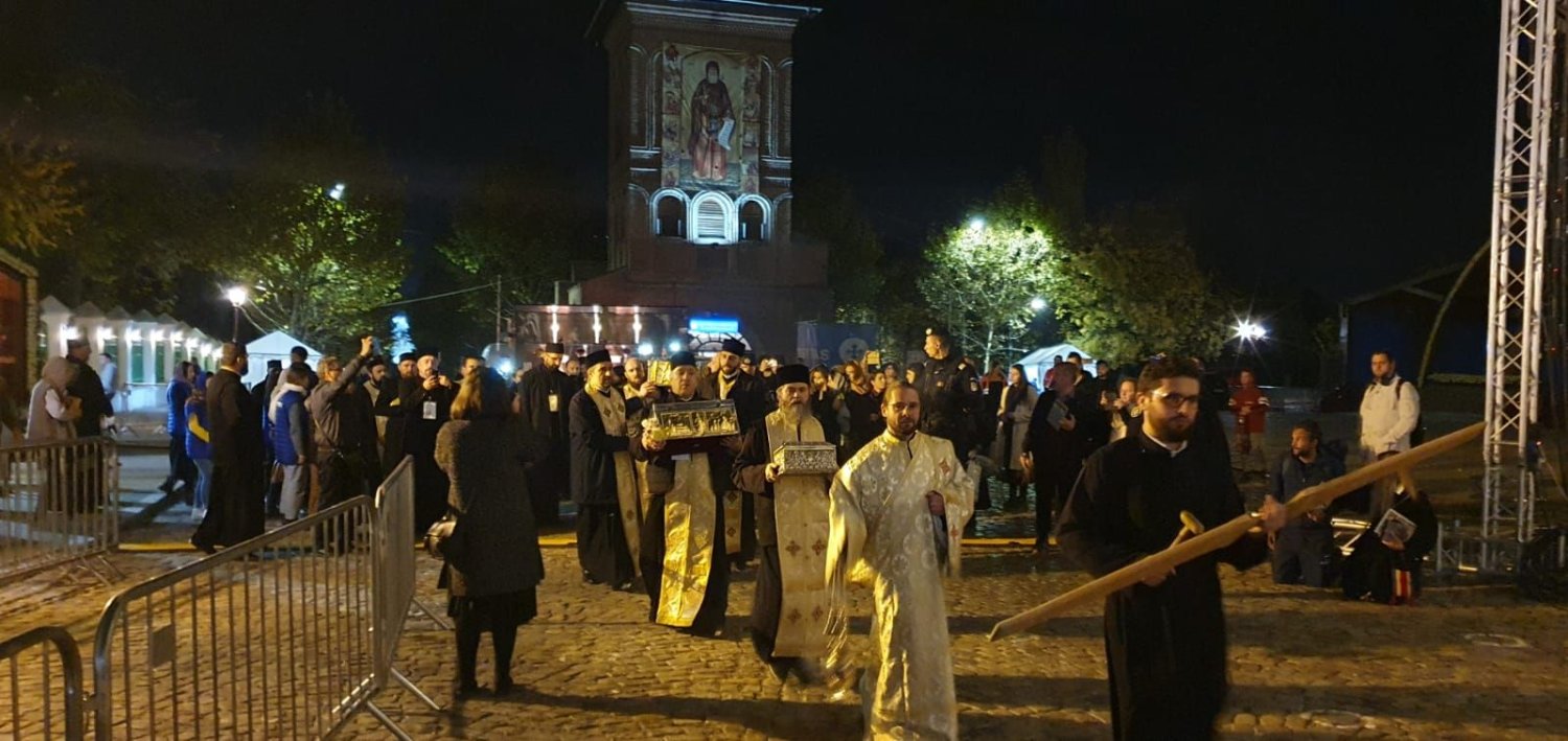 Moaștele sfinților ocrotitori au fost readuse în Catedrala Patriarhală  232185
