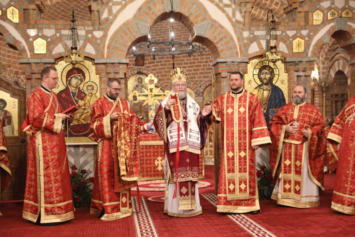 Slujire arhierească la Baia Mare 232145
