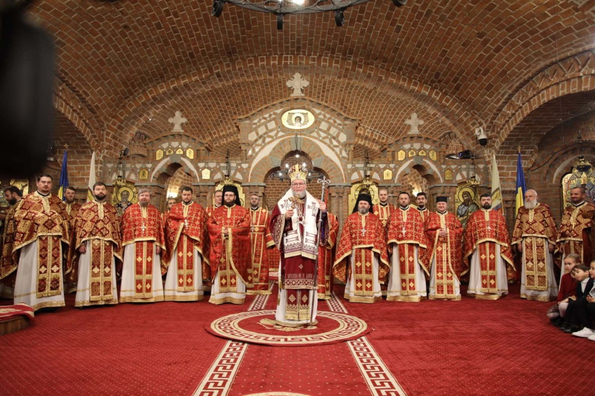 Slujire arhierească la Baia Mare 232146