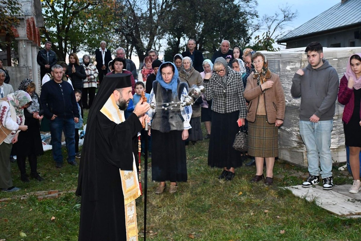 Troiță și clopote noi la Schitul Nicolinț din județul Caraș‑Severin  232068