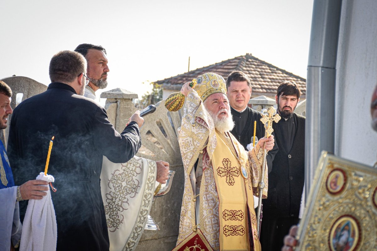 Sărbătoare pentru bulgari, aromâni și români la o biserică tulceană 232409