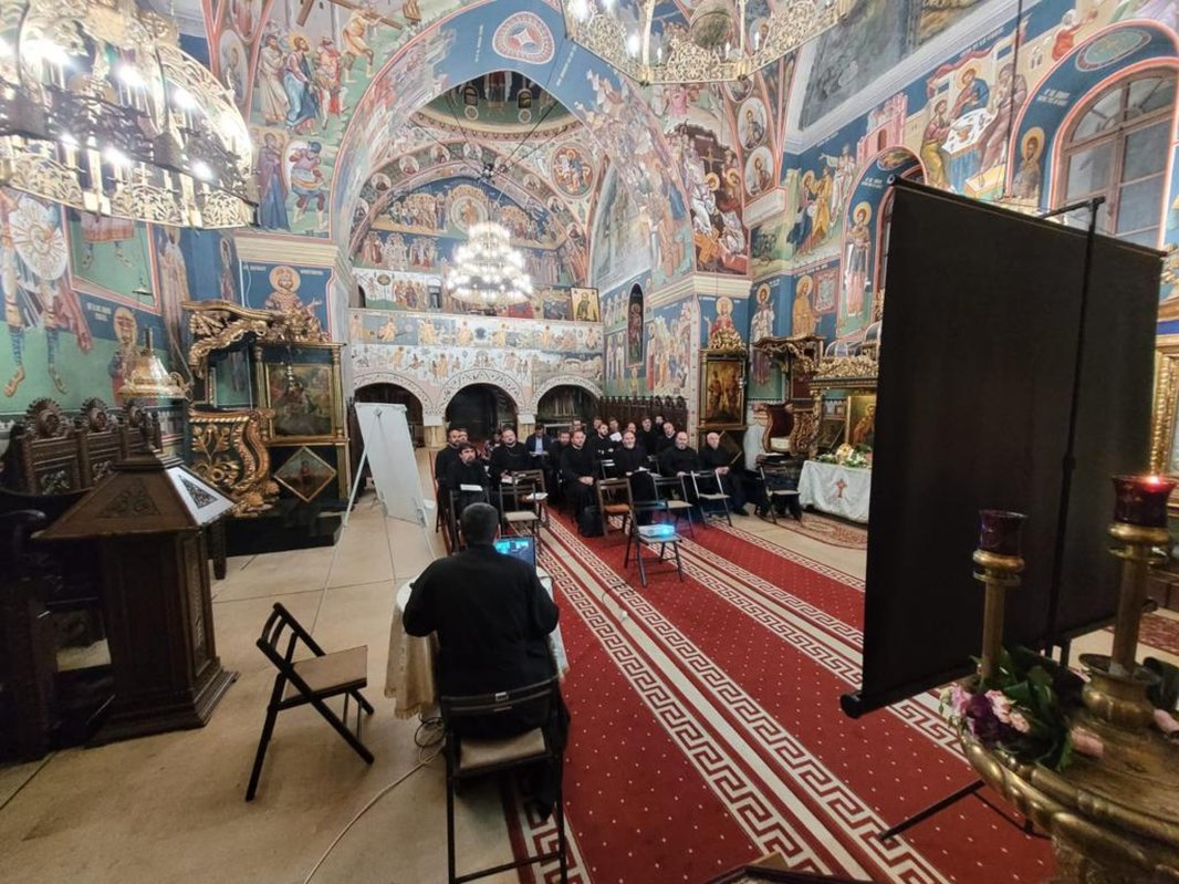 Adunarea Generală a Federației Filantropia la Iași 232593