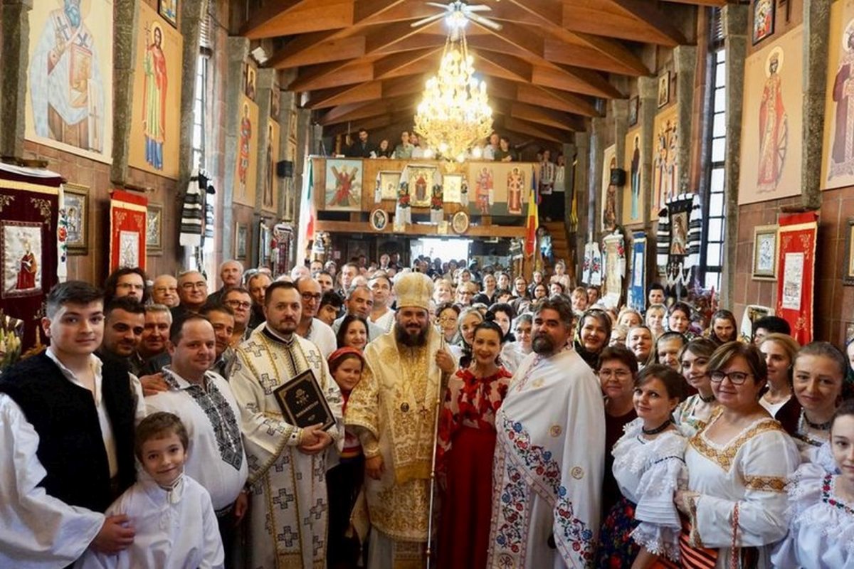 Catapeteasmă nouă la biserica parohiei din Carmagnola, Italia 232575