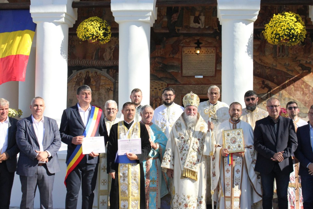 Restaurarea și sfințirea unei ctitorii a familiei Glogoveanu 232576