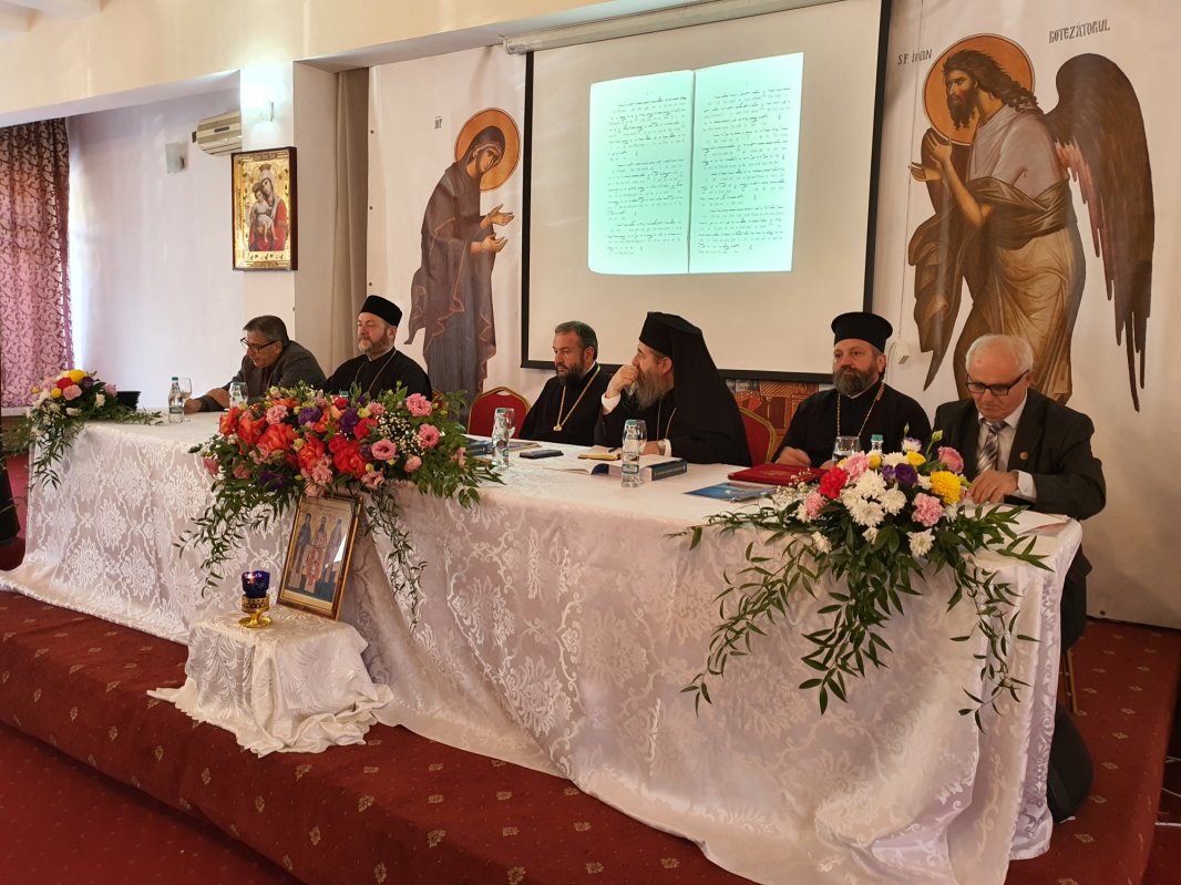 Simpozion aniversar în Episcopia Severinului și Strehaiei  232597