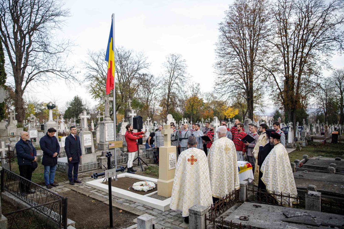 Sfințirea mormântului arhitectului George Matei Cantacuzino 232696