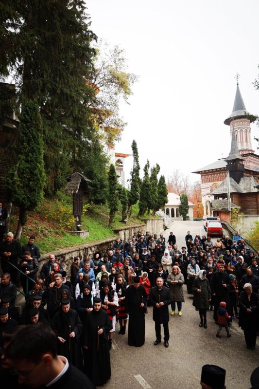 Pomenirea Arhiepiscopului Justinian Chira la Rohia 232766