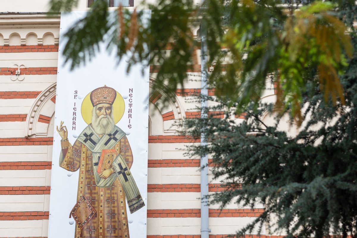 A început pelerinajul la moaștele Sfântului Ierarh Nectarie de la Mănăstirea Radu Vodă din Capitală 233007