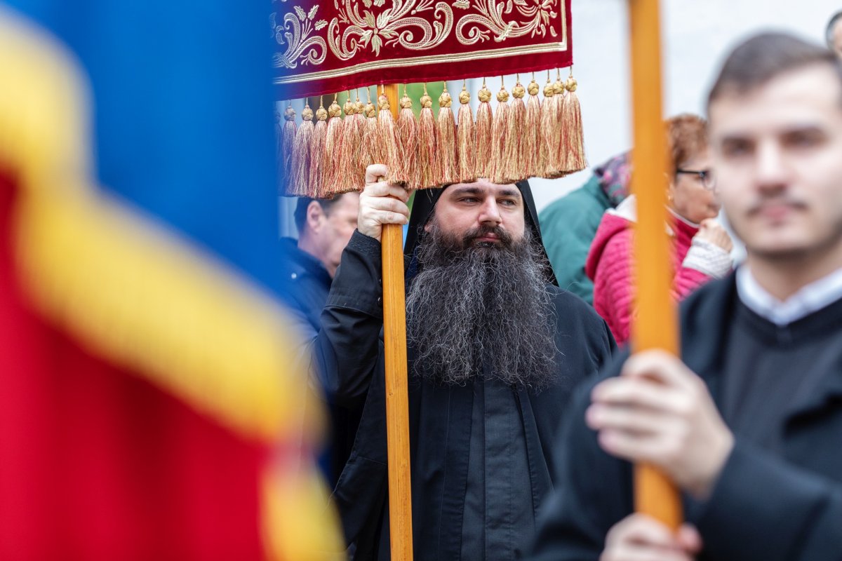 A început pelerinajul la moaștele Sfântului Ierarh Nectarie de la Mănăstirea Radu Vodă din Capitală 233011