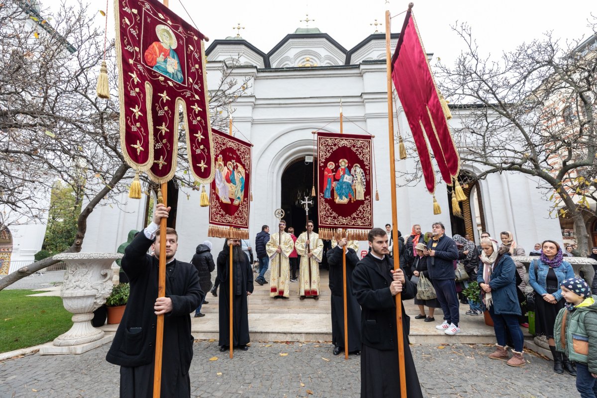 A început pelerinajul la moaștele Sfântului Ierarh Nectarie de la Mănăstirea Radu Vodă din Capitală 233013