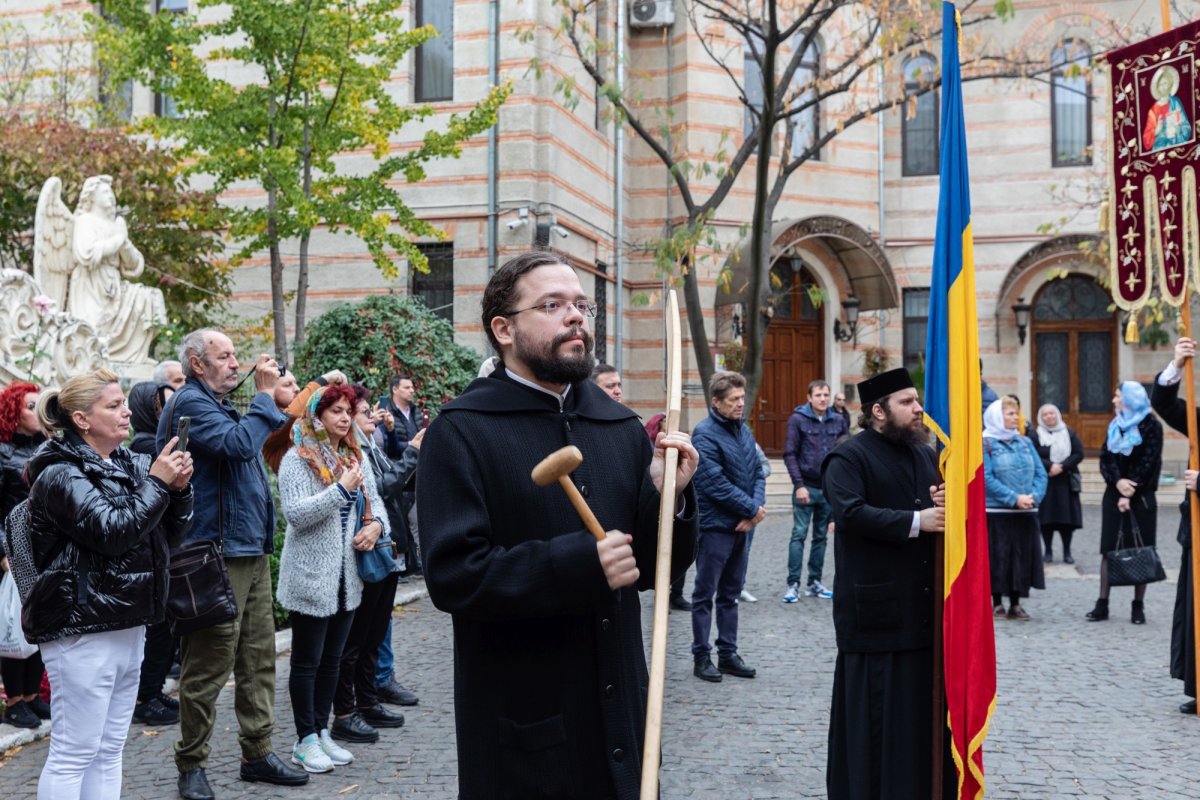 A început pelerinajul la moaștele Sfântului Ierarh Nectarie de la Mănăstirea Radu Vodă din Capitală 233014