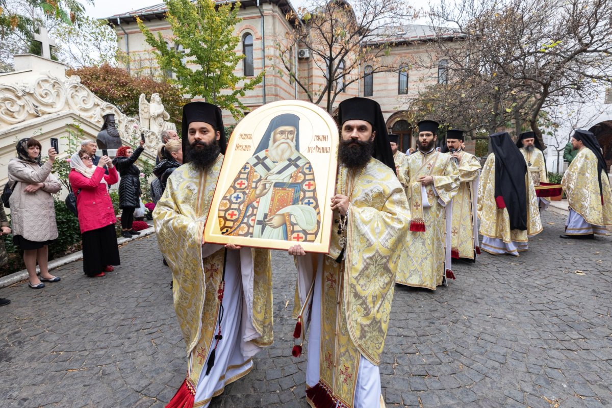 A început pelerinajul la moaștele Sfântului Ierarh Nectarie de la Mănăstirea Radu Vodă din Capitală 233016