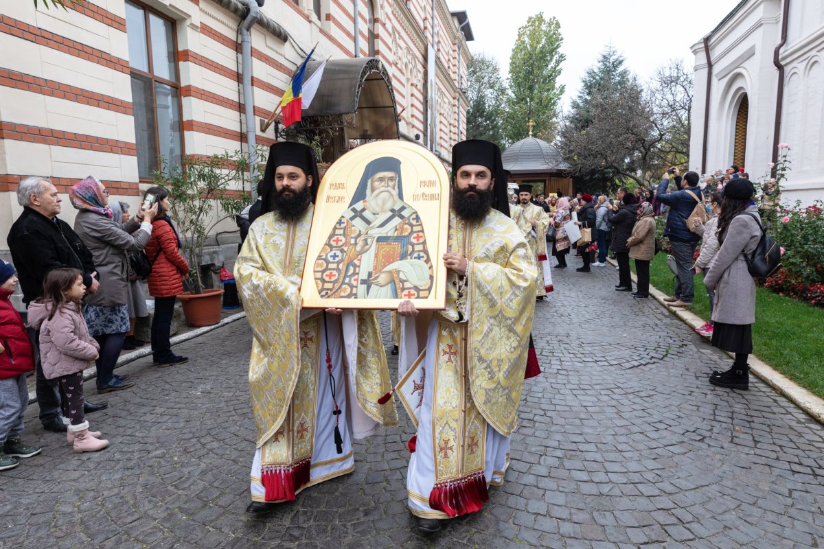 A început pelerinajul la moaștele Sfântului Ierarh Nectarie de la Mănăstirea Radu Vodă din Capitală 233019