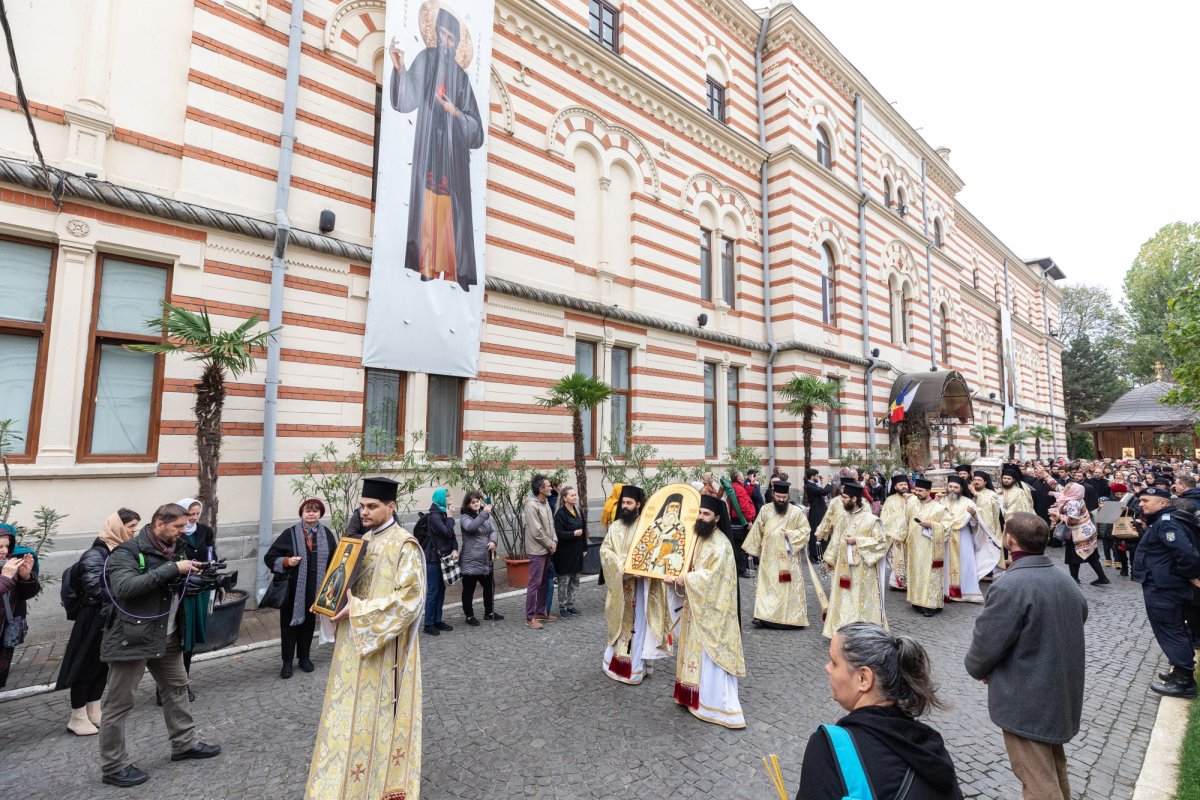 A început pelerinajul la moaștele Sfântului Ierarh Nectarie de la Mănăstirea Radu Vodă din Capitală 233020