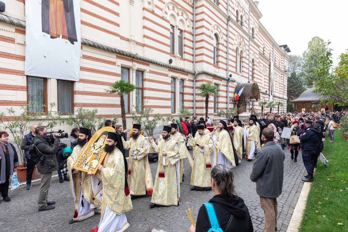 A început pelerinajul la moaștele Sfântului Ierarh Nectarie de la Mănăstirea Radu Vodă din Capitală 233021